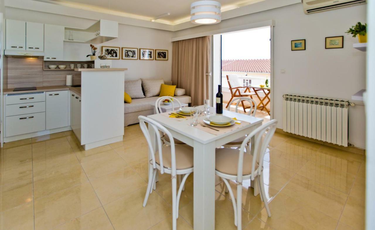 Apartments Tatjana Dominis Хвар Экстерьер фото
